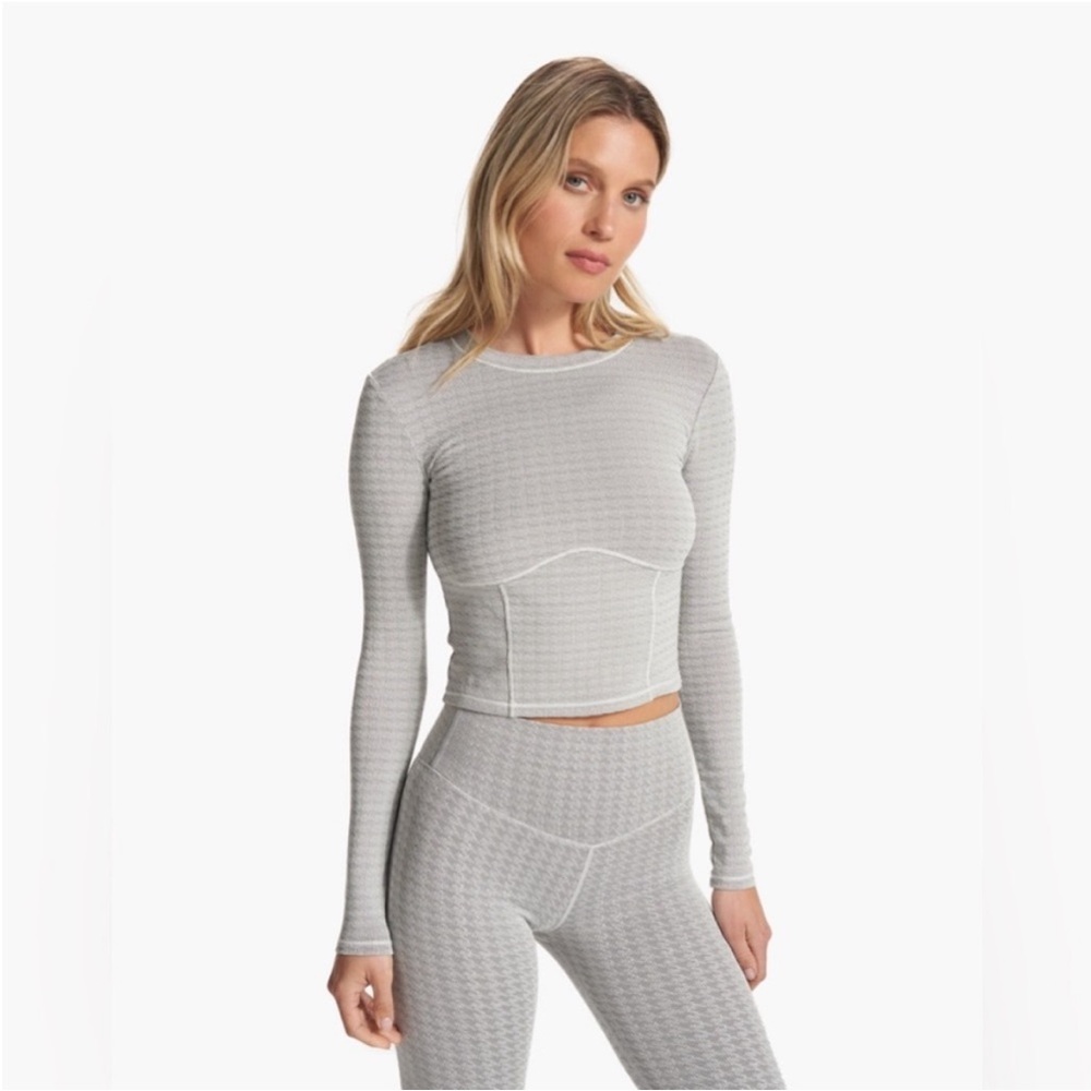 VUORI The Textured Chilled Out Top in Houndstooth
